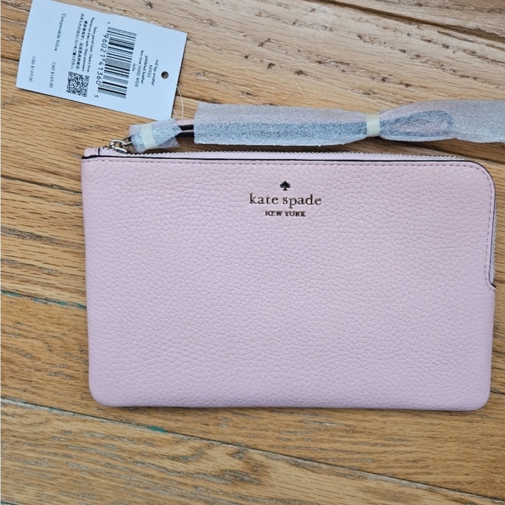 New with tags Pink Kate Spade pebbled leather wristlet